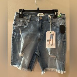 NWT- Juniors High Ride Bermuda Shorts Size 11 Re Generation by Celebrity Pink